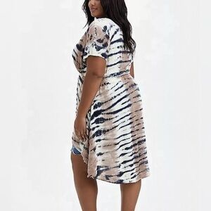 Torrid Tie Dye Dress Size 6 Midi Length Draped V Neck Beige Blue Ivory Hi Low